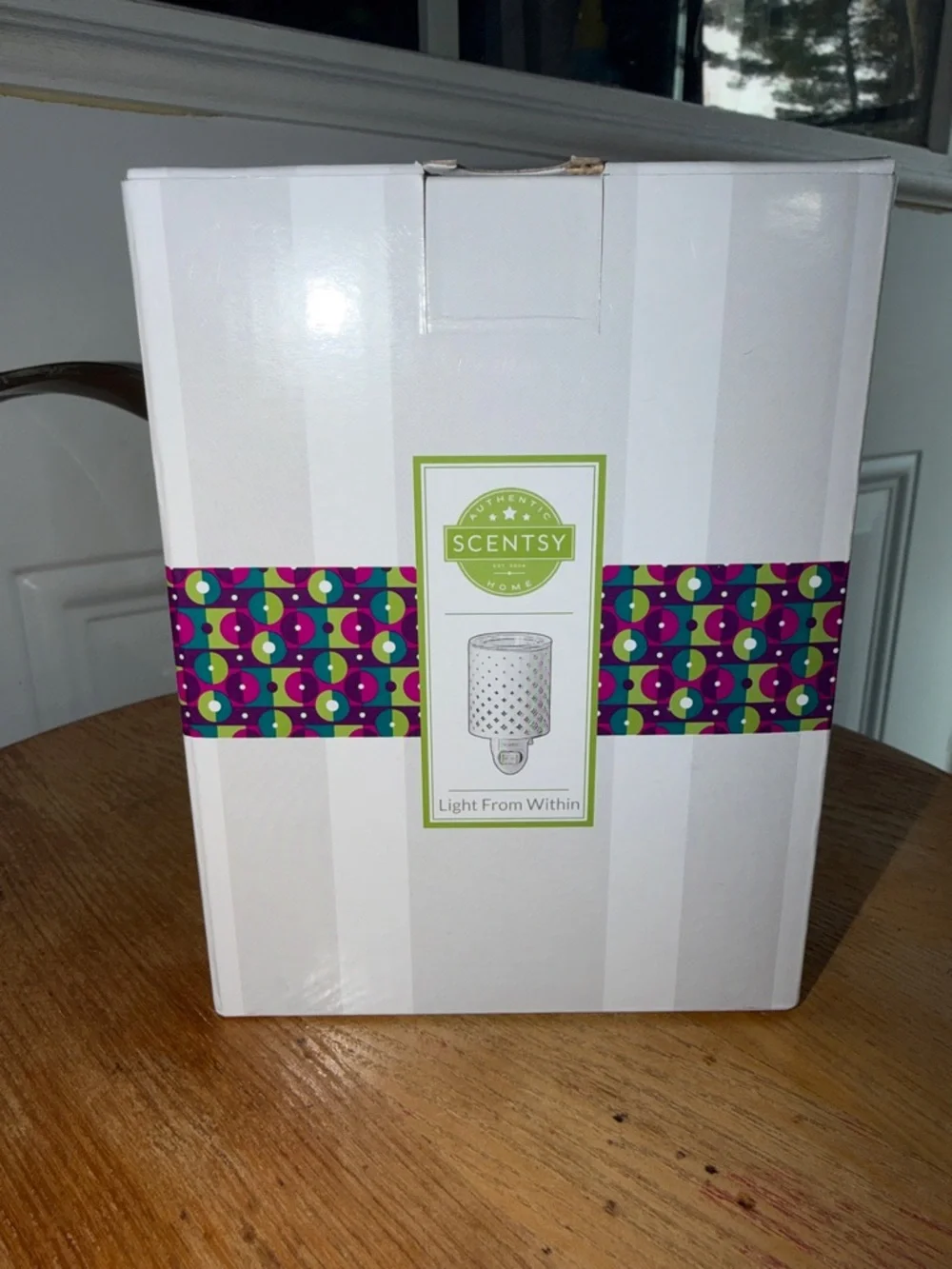 Scentsy White Plug-In Warmer in White